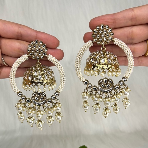The Unbranded Brand Jewelry - Premium Gold With Champagne Pearls 2 In 1 Pachi
Kundan Jhumka Earrings